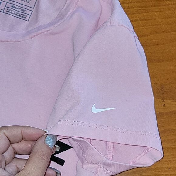 NIKE Fit-Dry LiveStrong Tee - Picture 3 of 6